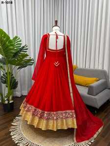 ชุดแต่งงานอินเดีย ผ้าจอร์เจตต์เนื้อนุ่ม พร้อมสวมใส่ ชุดอนาร์กาลีปักด้วยด้ายประดับเลื่อมและผ้าคลุมไหล่แฟนซี - Product Image 6