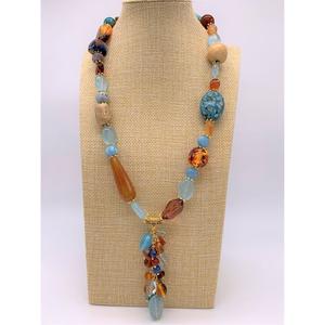 Collier de perles en résine de style moderne fait à la main, conception d'ange à la mode pour les femmes - Product Image 3