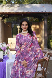 Saree élégant imprimé en tissu marbré sans poids avec bordure en dentelle perlée et chemisier coordonné pour les femmes B2B Bulk Supply - Product Image 2