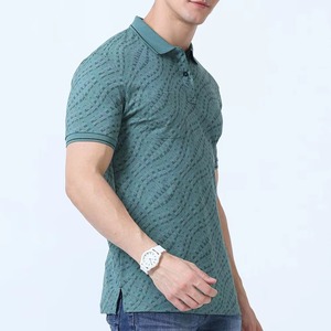 Chemise de golf premium pour homme à manches courtes, imprimé géométrique, motif vague rayée vert sauge, tricotée 100% coton, anti-plis - Product Image 3