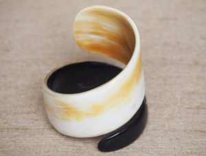 Brazalete de cuerno de búfalo La mejor calidad para niñas y madres Brazalete de color de cuerno natural de búfalo Uso diario - Product Image 3