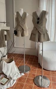 Conjunto de Dos Piezas para Mujer, Chaleco sin Mangas con Cuello en V y Pantalones Cortos de Lino OEM - Product Image 2