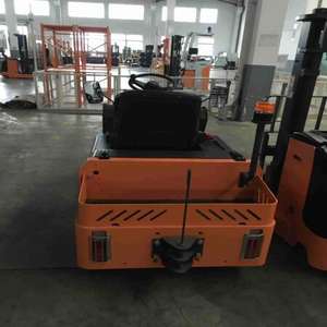 รถลากจูงไฟฟ้าขนาดเล็กคุณภาพสูง 2WD ปั๊ม 12 แรงม้า เครื่องยนต์เกียร์อุตสาหกรรม AGCO จัดส่งรวดเร็ว มีจำหน่าย - Product Image 1