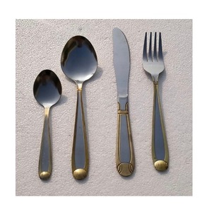 Offre Spéciale – Ensemble de Couverts Traditionnels en Acier Inoxydable Argenté avec Manche en Titane Argenté et Doré – Sûr et Sain pour un Usage Quotidien - Product Image 1