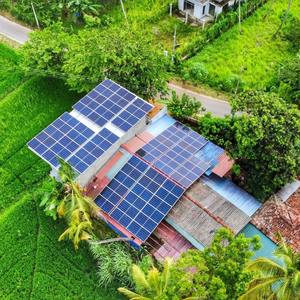 Sistema solar doméstico de alta eficiencia, una solución de energía solar confiable para iluminación, carga y uso de pequeños electrodomésticos en el hogar. - Product Image 6