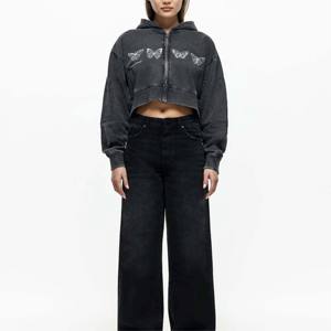 Sudadera Corta con Cremallera y Logo de Mariposa para Mujer, Estilo Casual Urbano, con Parches, Venta al por Mayor, OEM Disponible - Product Image 5