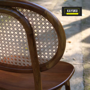 Silla de comedor de madera con respaldo de caña - Product Image 1