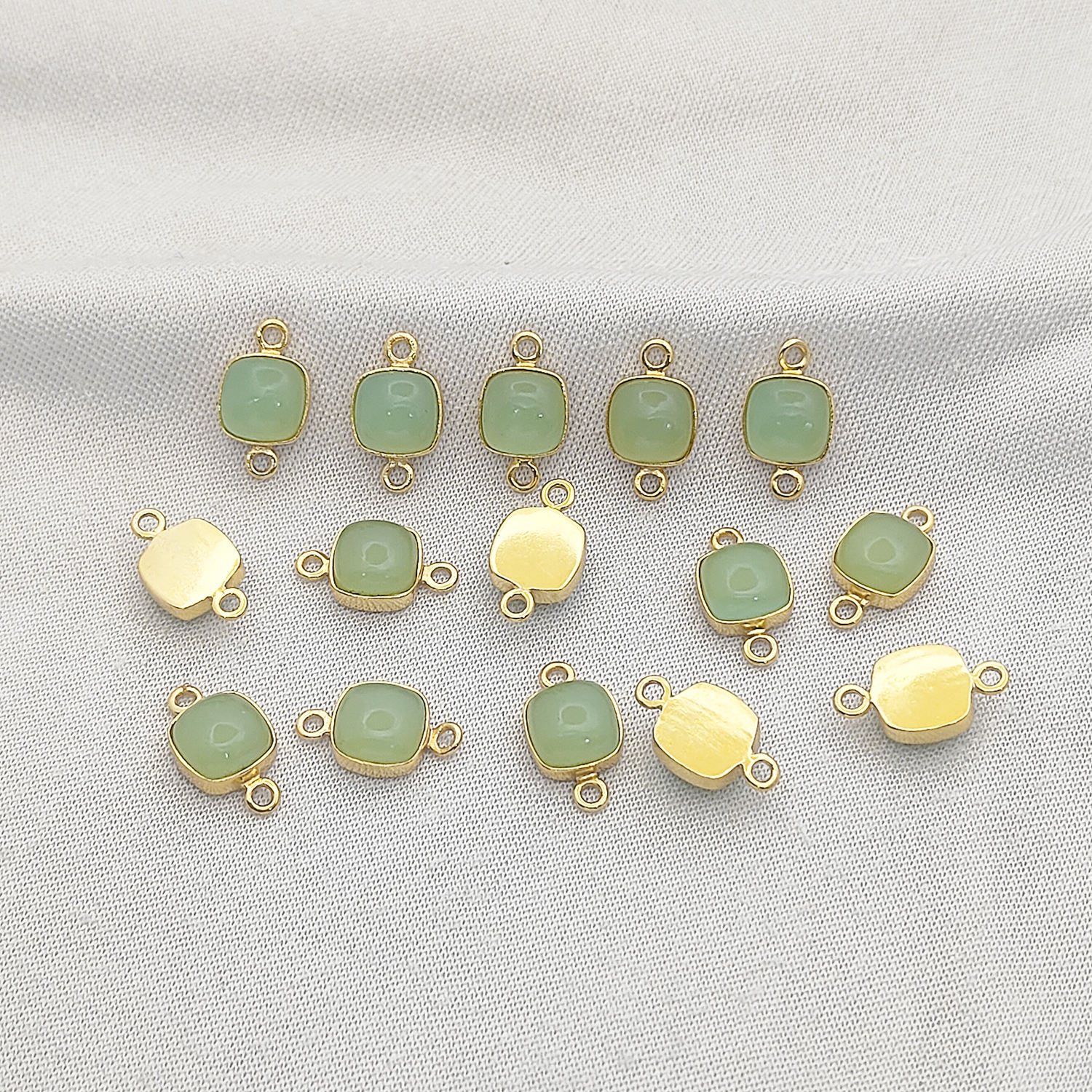 พลอยคาลซิโดนีสีเขียว