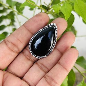 Anillos de Ónix Negro de Estilo Bohemio Hechos a Mano por Diseñadores, Anillos de Compromiso de Piedras Preciosas Naturales Chapados en Plata, Modernos y Ecológicos - Product Image 4