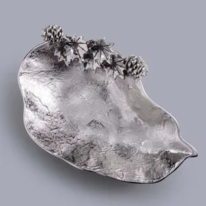 Plateau en aluminium fait main de designer, design zen asiatique, multifonctionnel, décoration de Noël, ZAHID EXPORTS, marché d'exportation premium - Product Image 1