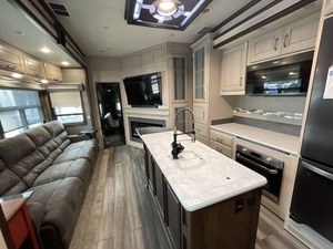 Venta en subasta de remolques compactos nuevos y usados 2021 Drv Luxury Suites F-u-l-l H-o-u-s-e LX455, remolque de viaje nuevo en venta - Product Image 3