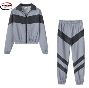 Ensemble 2 pièces pour femmes, taille plus, haut court imprimé tendance et pantalon respirant coupe-vent pour l'automne, en polyester - Product Image 2