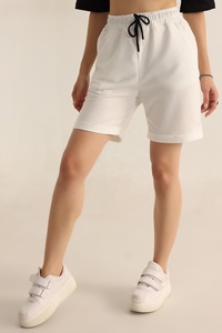 Pantalones cortos ligeros para mujer Cintura elástica para mujer y bolsillos de costura lateral Pantalones cortos para mujer - Product Image 4