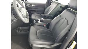 Chrysler Voyager LX FWD 2025 Usado en Excelentes Condiciones - Product Image 3