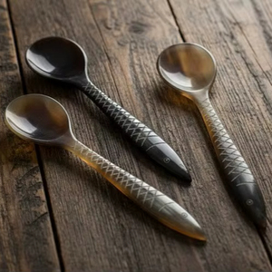 Juego de Cucharas de Ensalada Desechables con Forma de Cuerno y Mango Largo de Madera para Fiestas, al Mejor Precio - Product Image 1