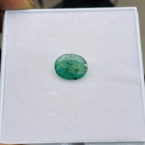 Esmeralda Natural de Zambia, Corte Ovalado, 4.75 Quilates, Piedra Preciosa de Buena Calidad, Lustre, Color Verde Bonito, Pulido Perfecto para Cualquier Joyería - Product Image 1