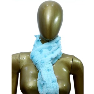 Écharpe d'hiver tendance pour femmes, en peluche douce et élégante, motif floral, durable, facile à porter, personnalisable, en polyester - Product Image 3