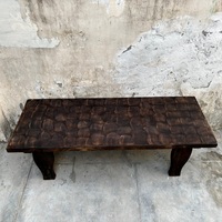Table Naga en bois de teck fabriquée à la main de qualité supérieure sculptée avec des détails complexes Table basse à appel artistique intemporel