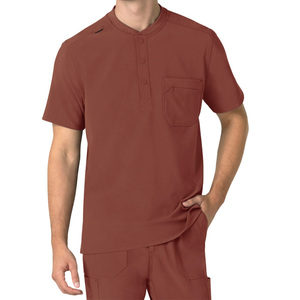 Camiseta personalizada para hombre con impresión de bordado y opciones de logotipo personalizado, uniforme cómodo para profesionales médicos - Product Image 1