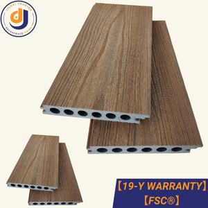 Surface 100 % imperméable et sans joint, et lames de terrasse en bois authentique avec matériau WPC Healthy Living pour l'extérieur et le bord de piscine. - Product Image 1