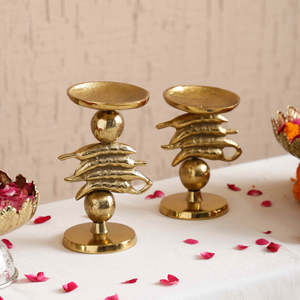 Ensemble de 2 bougeoirs de table en aluminium faits à la main, personnalisables pour la décoration de la maison et des mariages, écologiques et durables - Product Image 1