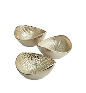 Tazón redondo de aluminio fundido diseñado para un tema interior moderno que ofrece una textura visual llamativa con un cuerpo de metal ligero. - Product Image 1