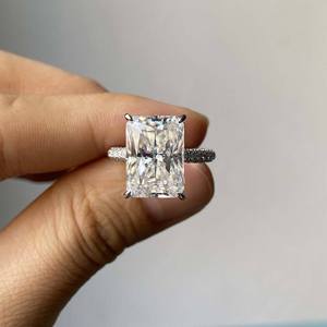 Bague de fiançailles en argent sterling 925 plaqué or 18 carats avec diamant moissanite taille radiant de 3 carats, bijoux de mariage empilables pour femme - Product Image 1