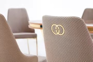 Ensemble de salle à manger moderne et élégant le plus récent 1 table et 6 chaises pour l'amélioration du mobilier de maison pour une utilisation dans une villa - Product Image 5