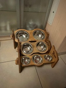 Estación de alimentación para perros elevada Alimentador triple elevado para perros Barra de comida inclinada personalizada Cuenco de comida para perros - Product Image 2