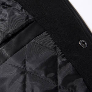 Veste d'université à manches en cuir véritable en laine pour hommes, qualité supérieure personnalisée, veste avec logos brodés et étiquettes de couleur personnalisée - Product Image 4