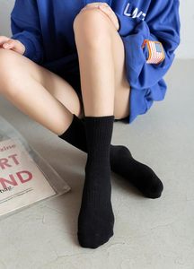 Ensemble de 5 paires de chaussettes athlétiques décontractées pour femmes en coton fin léger avec 88% coton 8% polyester 4% spandex pour une utilisation en salle de sport - Product Image 4