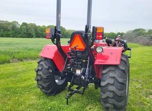 Tractor Utilitario Mahindra 4550 4WD con Cargador, Motor de 30 HP, Bomba de Alta Productividad, Caja de Cambios, 1 Año de Garantía - Product Image 4