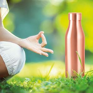 Bouteille d'eau en cuivre traditionnelle écologique Finition laquée extérieure lisse et sans danger pour les aliments Drinkware d'hydratation saine - Product Image 1