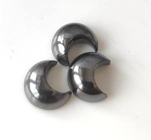Venta al por mayor de hematita natural en forma de luna creciente 8mm-30mm media luna parte posterior plana piedras preciosas sueltas para la fabricación de joyas - Product Image 1