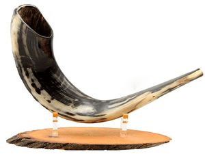 Premium Viking Mead Horn with Iron Stand Ideal for <b>Christmas</b> Feasts and Festive Toasts - Product Image 5