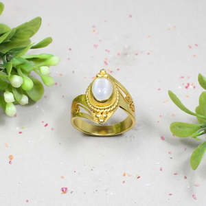 Anillo fino de plata de ley 92,5 al por mayor, piedra preciosa ovalada de ojo de gato blanco natural de 7mm con ajuste de bisel de platino certificado IGI - Product Image 3