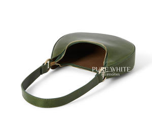 Bolso de Hombro Mediano en Forma de Media Luna, de Cuero Genuino Curtido Vegetalmente, Hecho a Mano en Italia - Product Image 2