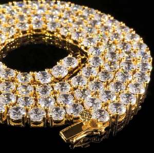 Chaîne en diamant Moissanite en or jaune de 5mm Pendentifs et breloques élégants - Product Image 2