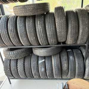 Venta de Neumáticos Radiales Usados Sin Cámara para Camiones Pesados a Precios Bajos para Mayoristas y Empresas de Comercio Internacional - Product Image 1