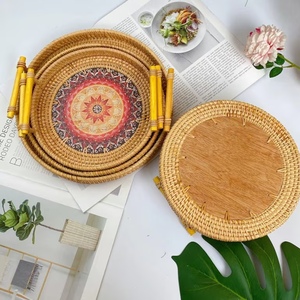 Bandeja redonda de mimbre con fondo artístico y asas de madera, bandeja de servicio hecha a mano de Vietnam, bonito precio - Product Image 2