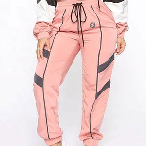 Conjunto de chándal ligero de poliéster/nailon con capucha y media cremallera para mujer, estampado, cortavientos, estilo hip hop, para invierno - Product Image 3
