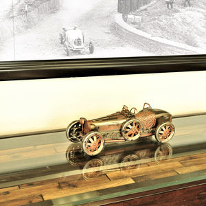 Mô hình trang trí 1924 Bugatti loại 35 cho văn phòng gia đình hoặc màn hình xe cổ điển (35,6l x 13.3W x 10.8H cm) - Product Image 6