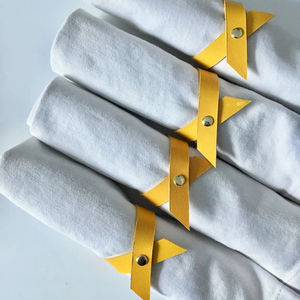 Servilletero de cuero amarillo, accesorio de Decoración de mesa elegante para comedor en casa, boda y fiesta, pieza decorativa elegante y vibrante - Product Image 1