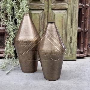 Vases à fleurs en métal de haute qualité avec des motifs géométriques pour une esthétique intérieure contemporaine et minimaliste - Product Image 5