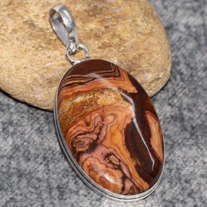 Exquisito colgante de piedras preciosas de jaspe natural hecho a mano, joyería única y colorida para cada ocasión - Product Image 2