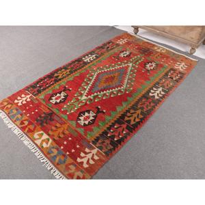 Tapis vintage de 4x6,9 pieds, tapis turc, tapis en laine rouge et vert avec motifs de plantes et d'arbres - Product Image 2