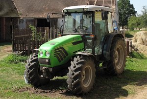 รถแทรกเตอร์ดีเซล Deutz-Fahr Agrolux 80 80 แรงม้า ใหม่และมือสอง พร้อมพวงมาลัยเพาเวอร์ PTO และชุดเชื่อมต่อสามจุดสำหรับงานเกษตร - Product Image 4