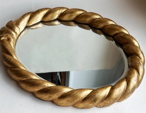 Par de espejos vintage con marco tallado y dorado y espejo con borde desgastado, espejos de pared, accesorios vintage - Product Image 4