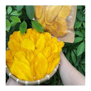 Tranches longues de mangue séchée douce au piment mélangées avec du sel et du piment, sans sucre, mangue séchée épicée, spécialité vietnamienne, nourriture épicée - Product Image 2