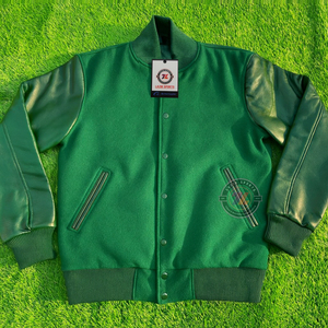 แจ็คเก็ตหนังแท้แบบวาร์ซิตี้ ปกตั้ง ปักโลโก้ด้านหน้า ปรับแต่งได้ แจ็คเก็ตหนังผสมขนสัตว์แบบเลตเตอร์แมนสำหรับวิทยาลัย - Product Image 1